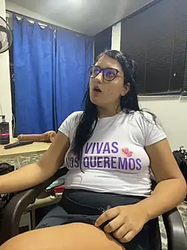 Snapshot of saray_gomez22 chatting on 03-01-25, 01:00 saray gomez22 online show from 03-01-25, 01:00