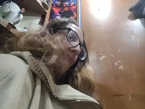 ILUV2TUCHMYKITTY online show from 11-17-25, 11:38