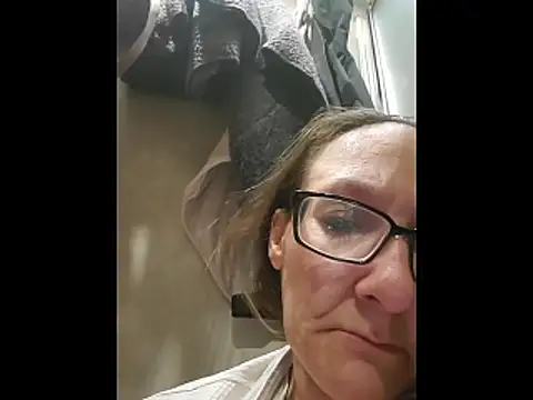 ILUV2TUCHMYKITTY online show from 03-15-26, 09:59