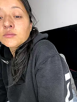 jjulietha95 online show from 11-05-25, 04:12