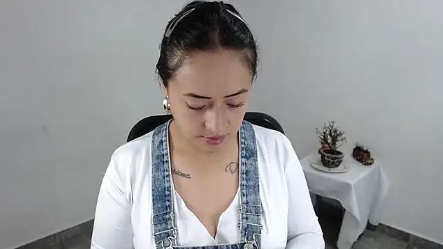 jjulietha95 online show from 04-27-26, 11:58