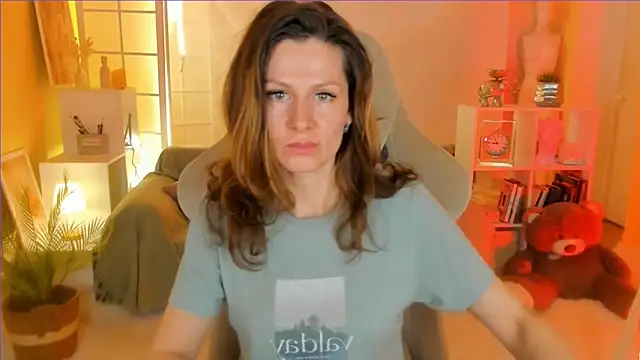 Snapshot of April_o_Nill chatting on 03-16-25, 08:21 April o Nill online show from 03-16-25, 08:21