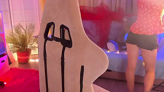 Snapshot of April_o_Nill chatting on 09-18-25, 04:09 April o Nill online show from 09-18-25, 04:09