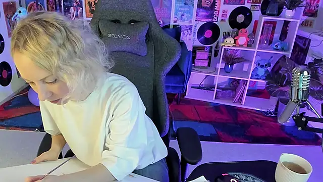 LylithSkye online show from 12-11-24, 08:26