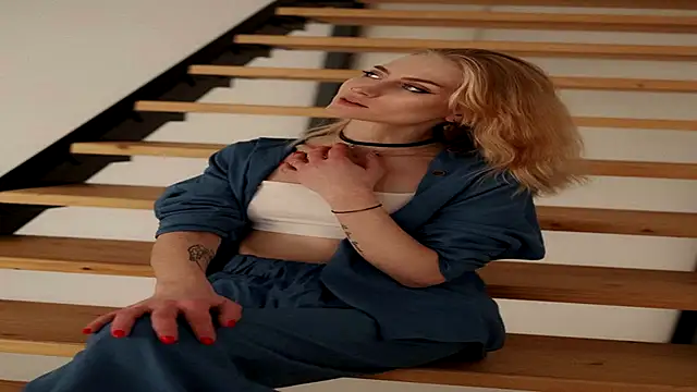 MarthaGees online show from 11-12-25, 03:56