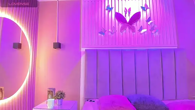 Snapshot of diosa_cristal chatting on 10-18-25, 04:04 diosa cristal online show from 10-18-25, 04:04