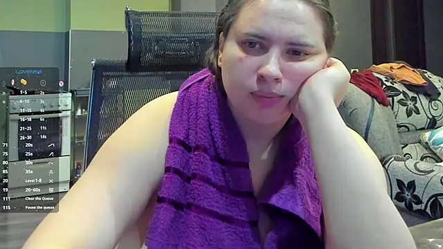 Snapshot of 1lindsey1 chatting on 11-21-25, 12:04 1lindsey1 online show from 11-21-25, 12:04