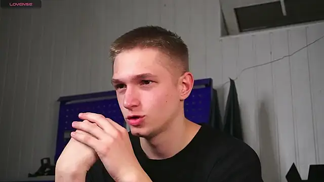 dustyn fox online show from 10-30-25, 03:35