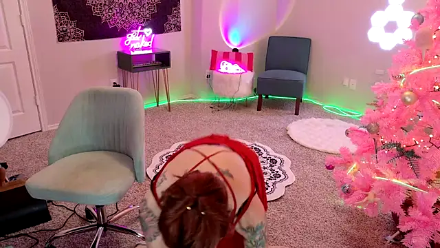 Snapshot of MissyRoulette chatting on 12-21-24, 08:28 MissyRoulette online show from 12-21-24, 08:28