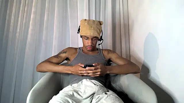 Skinnyblackman online show from 10-28-25, 01:20