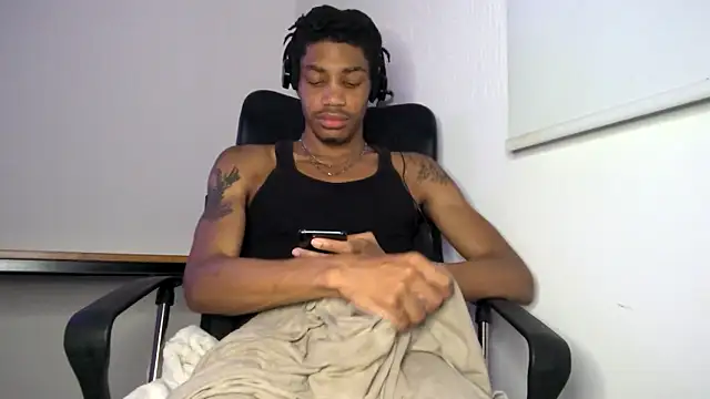 Snapshot of Skinnyblackman chatting on 05-19-26, 05:14 Skinnyblackman online show from 05-19-26, 05:14