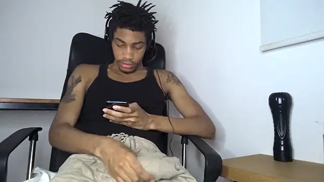 Snapshot of Skinnyblackman chatting on 05-24-26, 04:50 Skinnyblackman online show from 05-24-26, 04:50