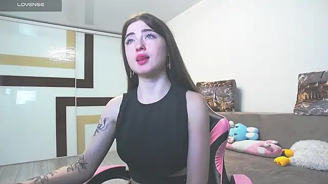 Luxuryalma online show from 06-19-26, 06:56