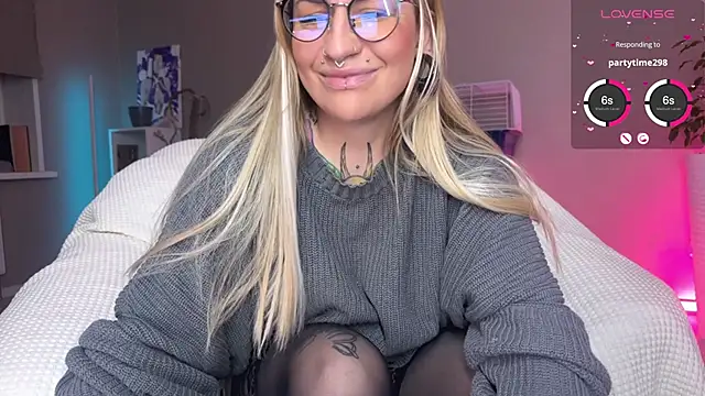 Tanya Acid online show from 12-18-25, 04:18