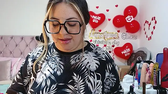 lanaqueen699 online show from 02-24-25, 06:47