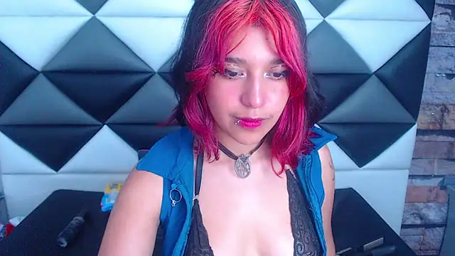 Snapshot of UnderBaby_ chatting on 12-14-24, 03:51 UnderBaby online show from 12-14-24, 03:51