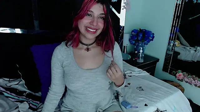 Snapshot of UnderBaby_ chatting on 03-01-25, 07:37 UnderBaby online show from 03-01-25, 07:37
