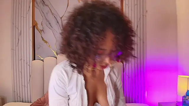 Snapshot of OSHUN_ chatting on 01-22-25, 11:56 OSHUN online show from 01-22-25, 11:56