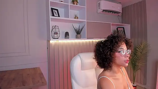 Snapshot of OSHUN_ chatting on 01-27-25, 03:18 OSHUN online show from 01-27-25, 03:18