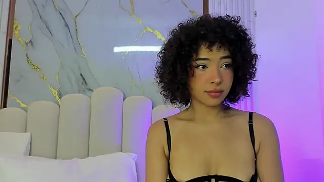 Snapshot of OSHUN_ chatting on 02-19-25, 12:00 OSHUN online show from 02-19-25, 12:00