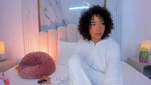 Snapshot of OSHUN_ chatting on 03-03-25, 11:55 OSHUN online show from 03-03-25, 11:55