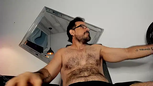 Snapshot of SbasTone_Muscle chatting on 10-01-25, 01:17 SbasTone Muscle online show from 10-01-25, 01:17