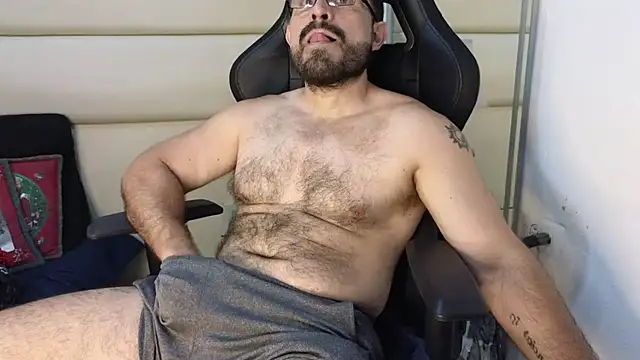 Snapshot of SbasTone_Muscle chatting on 12-15-25, 03:16 SbasTone Muscle online show from 12-15-25, 03:16