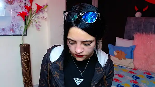 Violettasquirt online show from 11-18-25, 02:43