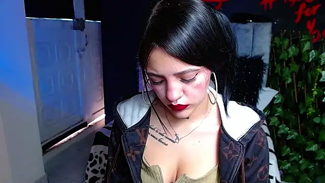 Violettasquirt online show from 04-18-26, 02:21