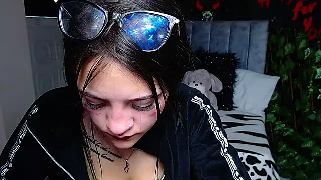 Violettasquirt online show from 04-23-26, 01:46