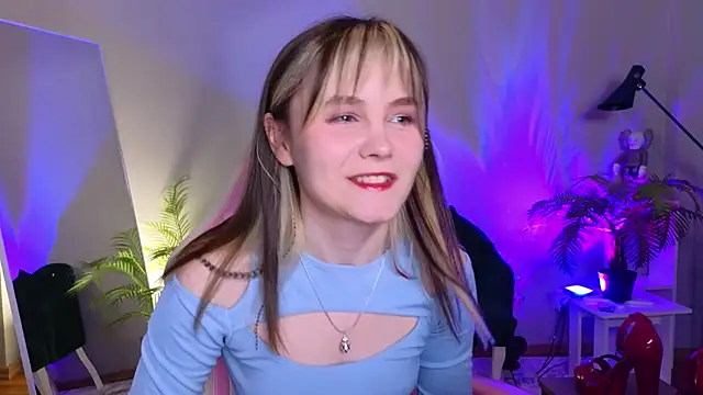 Snapshot of CiriRianonn chatting on 10-15-25, 04:34 CiriRianonn online show from 10-15-25, 04:34