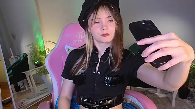 Snapshot of CiriRianonn chatting on 11-07-25, 04:23 CiriRianonn online show from 11-07-25, 04:23