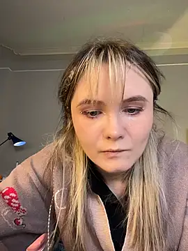 Snapshot of CiriRianonn chatting on 11-08-25, 04:12 CiriRianonn online show from 11-08-25, 04:12