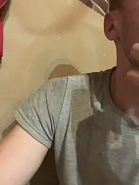 red red00 online show from 11-08-25, 05:23