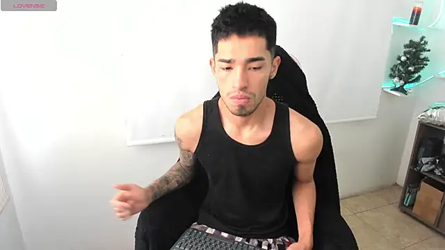 Snapshot of Damon__333 chatting on 01-06-25, 07:13 Damon  333 online show from 01-06-25, 07:13