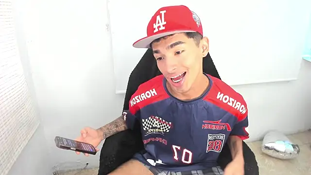 Snapshot of Damon__333 chatting on 02-14-25, 10:47 Damon  333 online show from 02-14-25, 10:47