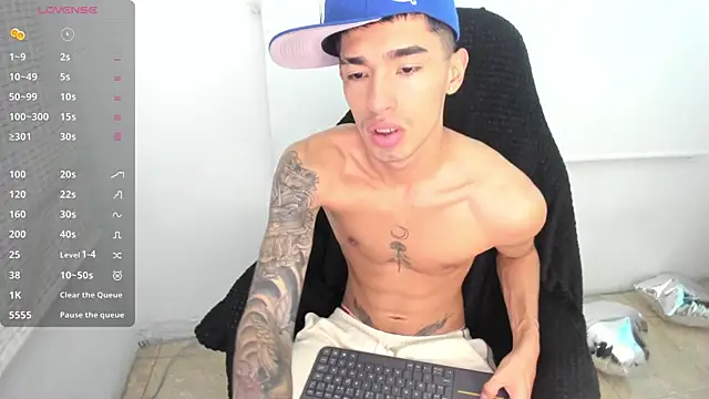 Snapshot of Damon__333 chatting on 02-27-25, 11:48 Damon  333 online show from 02-27-25, 11:48