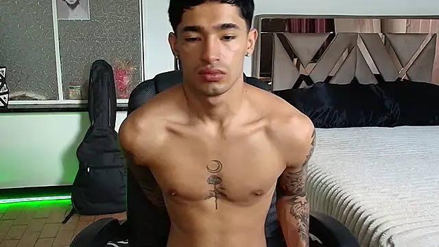 Snapshot of Damon__333 chatting on 09-22-25, 06:54 Damon  333 online show from 09-22-25, 06:54