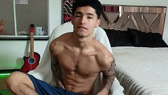 Snapshot of Damon__333 chatting on 10-06-25, 05:32 Damon  333 online show from 10-06-25, 05:32