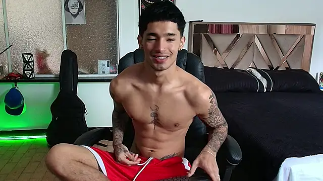 Snapshot of Damon__333 chatting on 10-18-25, 07:03 Damon  333 online show from 10-18-25, 07:03