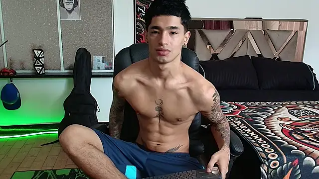 Snapshot of Damon__333 chatting on 10-21-25, 05:57 Damon  333 online show from 10-21-25, 05:57