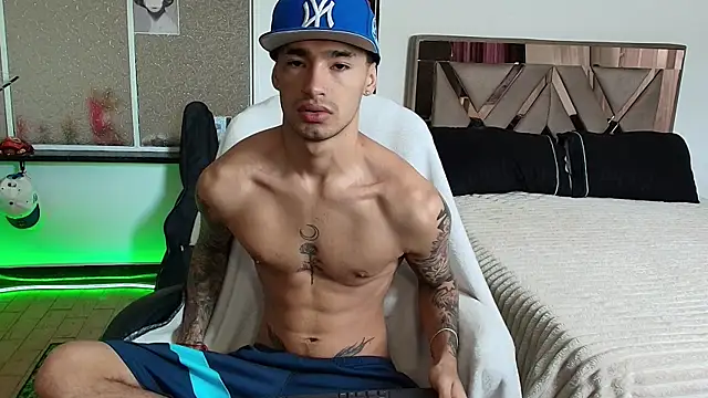 Snapshot of Damon__333 chatting on 10-28-25, 05:48 Damon  333 online show from 10-28-25, 05:48