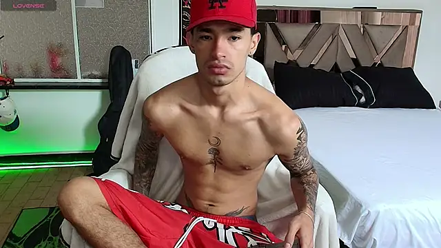 Snapshot of Damon__333 chatting on 10-30-25, 04:41 Damon  333 online show from 10-30-25, 04:41