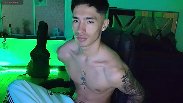 Snapshot of Damon__333 chatting on 11-02-25, 11:29 Damon  333 online show from 11-02-25, 11:29