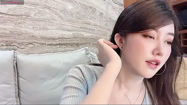 Snapshot of ruoling_19 chatting on 06-24-26, 12:26 ruoling 19 online show from 06-24-26, 12:26