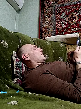 Pineapple04 online show from 12-17-25, 04:35