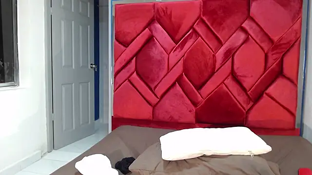 Snapshot of EvaMills1 chatting on 02-16-25, 03:05 EvaMills1 online show from 02-16-25, 03:05