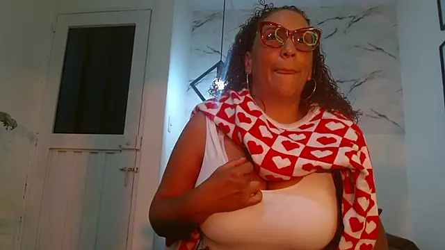 Snapshot of EvaMills1 chatting on 09-15-25, 08:20 EvaMills1 online show from 09-15-25, 08:20