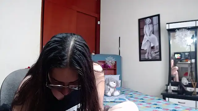 Snapshot of jeyloveebony chatting on 12-10-24, 04:49 jeyloveebony online show from 12-10-24, 04:49