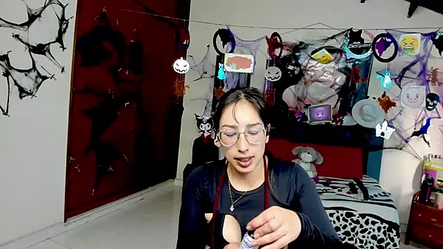 Snapshot of jeyloveebony chatting on 10-30-25, 01:45 jeyloveebony online show from 10-30-25, 01:45